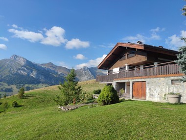 Emplacement idyllique pour allier habitation et commerce au Grand-Bornand
