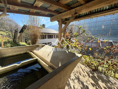 Maison mitoyenne à fort potentiel dans secteur ensoleillé