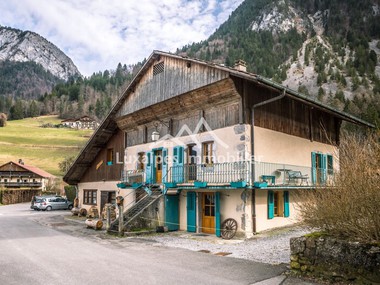 Maison de caractère  avec grand potentiel au coeur du Petit-Bornand-les-Glières
